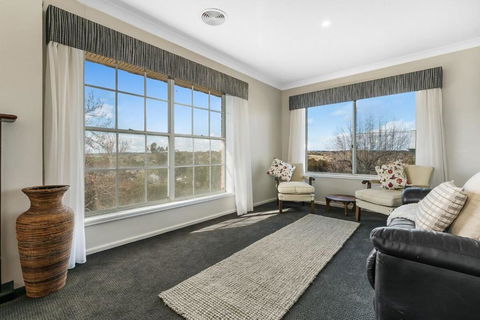 A House With A View, Molong. NSW - Tourism Hervey Bay 4