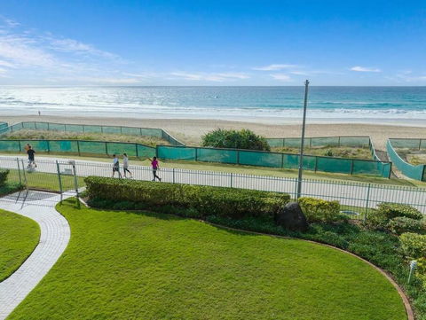 Absolute Beachfront Apartment 3B Pool Spa - Tourism Hervey Bay 0
