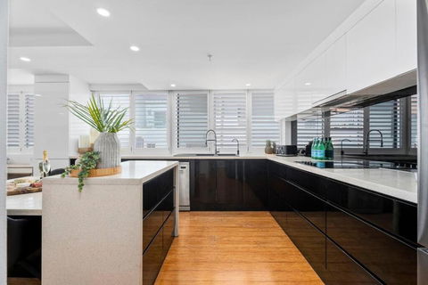 Absolute Beachfront Apartment 3B Pool Spa - Tourism Hervey Bay 4