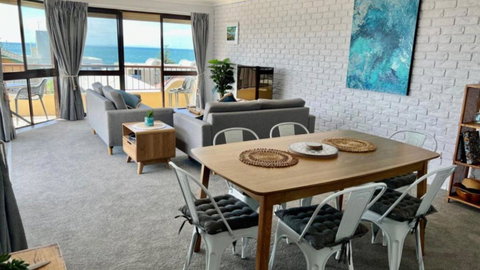 A Minutes Walk To The Beach! - Tourism Hervey Bay 1