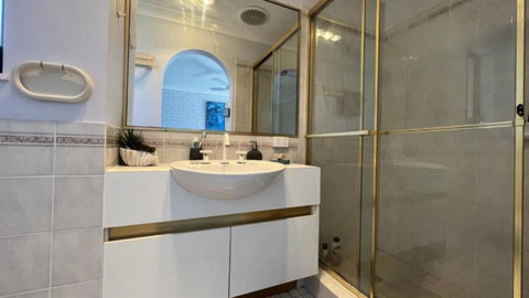 A Minutes Walk To The Beach! - Tourism Hervey Bay 2