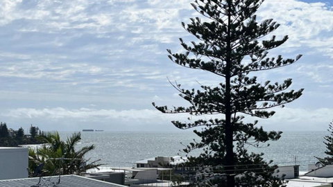 A Minutes Walk To The Beach! - Tourism Hervey Bay 3