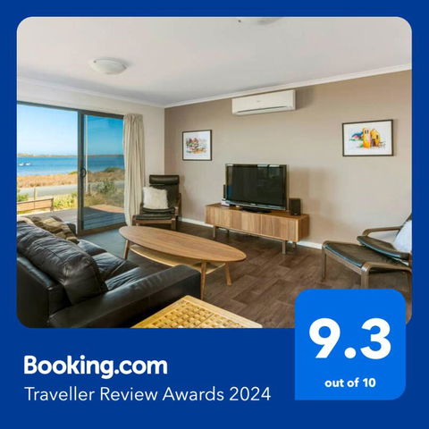 Absolute Waterfront Views And Kayaks - Tourism Hervey Bay 3