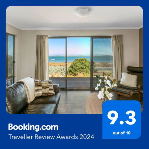 Absolute Waterfront Views And Kayaks - Tourism Hervey Bay 1