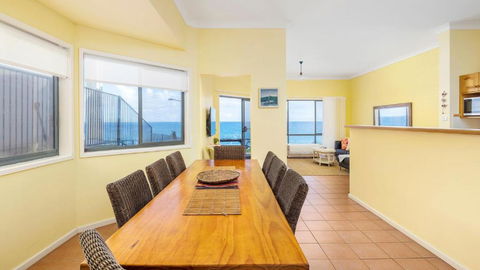 Absolute Oceanfront Portovenere - Tourism Hervey Bay 3