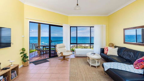 Absolute Oceanfront Portovenere - Tourism Hervey Bay 1