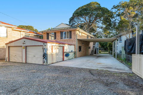 Absolute Waterfront - Tourism Hervey Bay 1