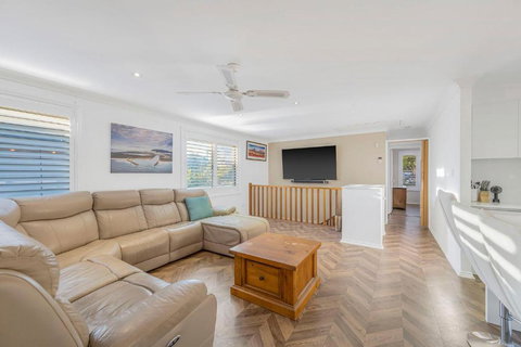 Absolute Waterfront - Tourism Hervey Bay 2