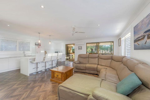 Absolute Waterfront - Tourism Hervey Bay 3