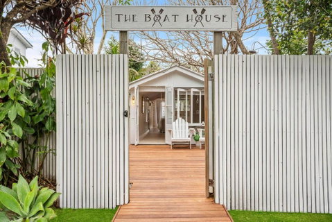 A Perfect Stay - The Boat House - Hervey Bay Accommodation 2