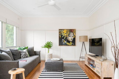 A Perfect Stay - The White Rabbit - Tourism Hervey Bay 2