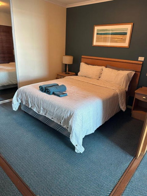 A-The Entrance Private Water Front 1 Bedroom Appartment At The Oaks - Tourism Hervey Bay 4