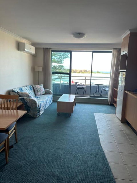 A-The Entrance Private Water Front 1 Bedroom Appartment At The Oaks - Tourism Hervey Bay 3
