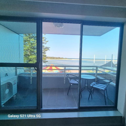A-The Entrance Private Water Front 1 Bedroom Appartment At The Oaks - Tourism Hervey Bay 2