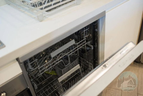 Aircabin - Gladesville - Modern Stylish 1 Bed Apt - Hervey Bay Accommodation 2