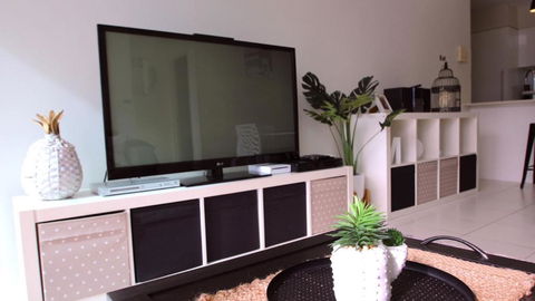 Aircon, Nespresso, Wine - Tourism Hervey Bay 4