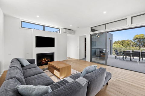 Aireys Sunset Beach House - Tourism Hervey Bay 3