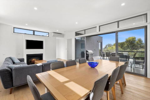 Aireys Sunset Beach House - Tourism Hervey Bay 4