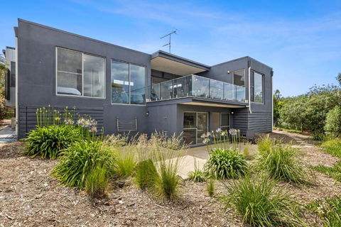 Aireys Sunset Beach House - Tourism Hervey Bay 0