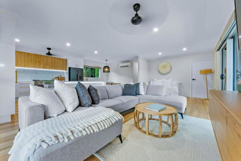 Airlie Abode - Hervey Bay Accommodation 1