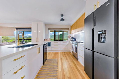 Airlie Abode - Hervey Bay Accommodation 3