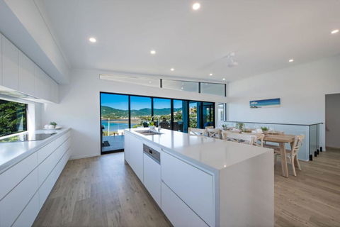Airlie Bay View - Tourism Hervey Bay 4