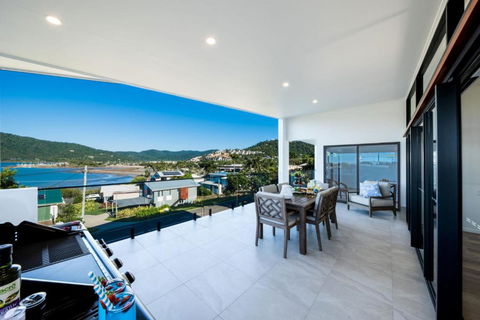 Airlie Bay View - Tourism Hervey Bay 1