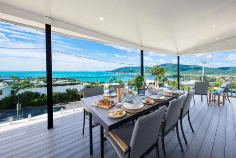 Airlie Blue On Blue - Tourism Hervey Bay 0