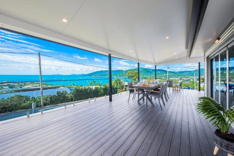 Airlie Blue On Blue - Tourism Hervey Bay 2