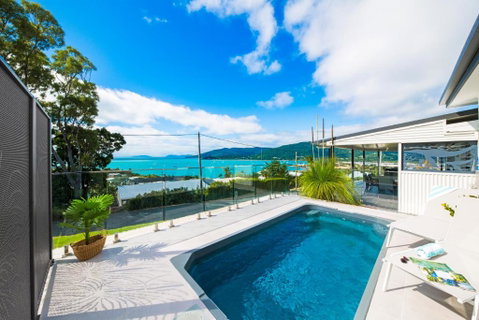 Airlie Blue On Blue - Tourism Hervey Bay 3