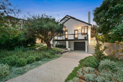 Albert - Hervey Bay Accommodation 0