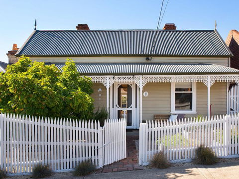 Albert Cottage - Tourism Hervey Bay 0