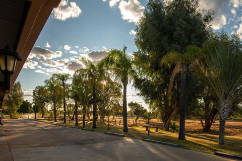 Albert Park Motor Inn-KING BEDS-POOL-SHADED PARKING - Tourism Hervey Bay 2