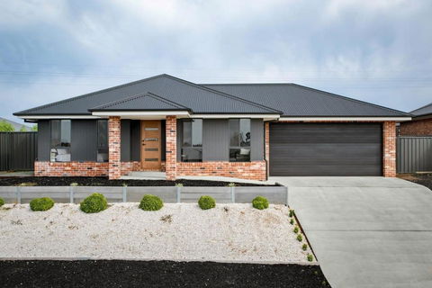Albury Oasis - Tourism Hervey Bay 1