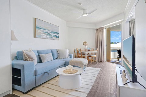 Alexandra Beach Resort Couples Escape - CoastHM - Hervey Bay Accommodation 1