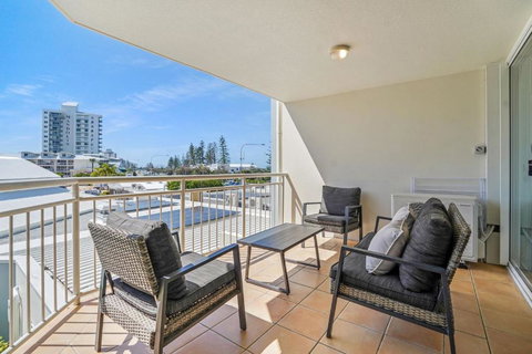 Alexandra Beach Resort Couples Escape - CoastHM - Hervey Bay Accommodation 2