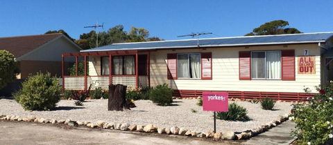 All Decked Out In Edithburgh - Tourism Hervey Bay 0