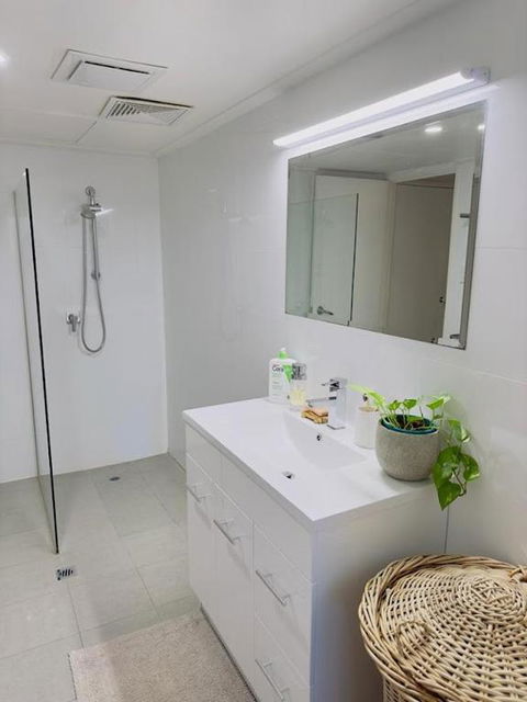 All The Comforts By The Lake - Tourism Hervey Bay 4
