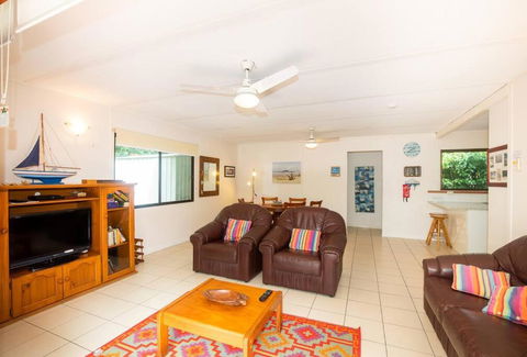 Allamanda Cottage - Close To Beach - Pet Friendly - Tourism Hervey Bay 0
