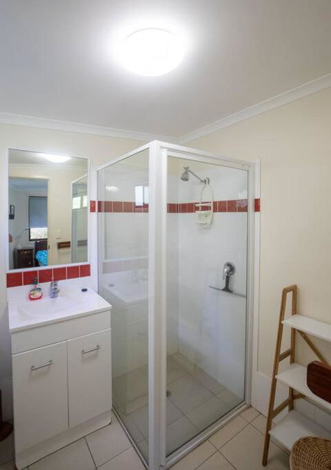 Allamanda Cottage - Close To Beach - Pet Friendly - Tourism Hervey Bay 4