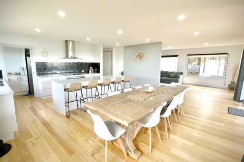 Allawah - 5 Bedroom Luxury Home With A Pool - Tourism Hervey Bay 1
