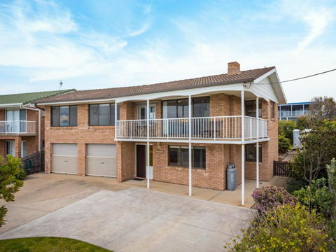 Allawah Beach House - 29 Dalmeny Drive, Kianga - Tourism Hervey Bay 0