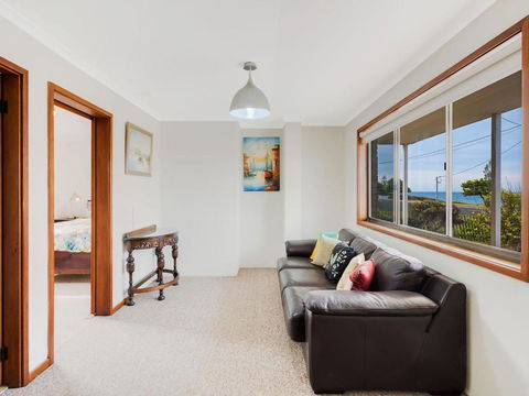 Allawah Beach House - 29 Dalmeny Drive, Kianga - Tourism Hervey Bay 4
