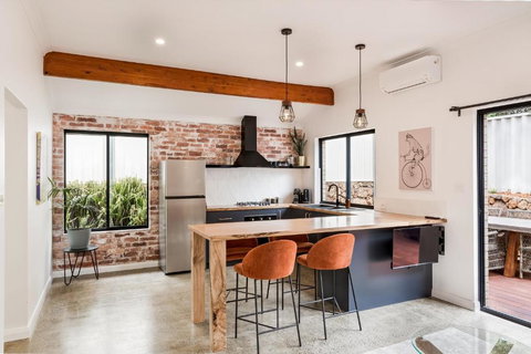 Alley Cats - Hervey Bay Accommodation 1