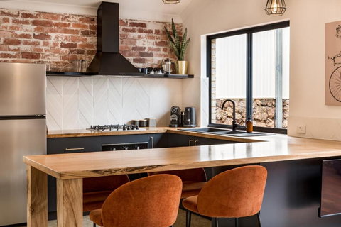 Alley Cats - Hervey Bay Accommodation 2