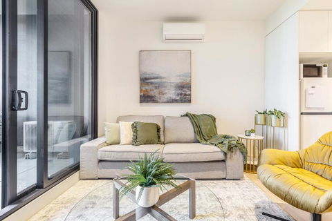 Alluring Oasis In The Heart Of South Melbourne - Tourism Hervey Bay 0