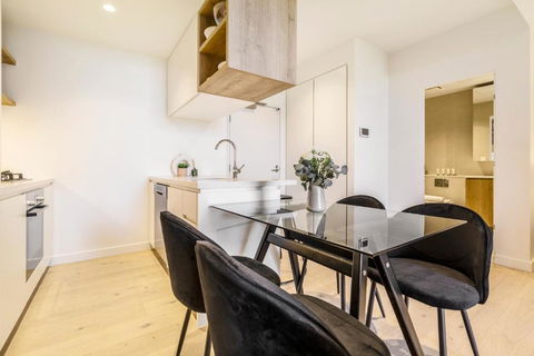 Alluring Oasis In The Heart Of South Melbourne - Tourism Hervey Bay 2