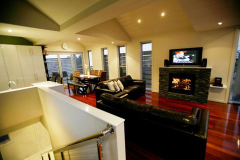 Aloha Beachfront Port Fairy - Tourism Hervey Bay 2