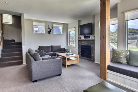 Alpine Edge - Tourism Hervey Bay 1