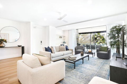 Amaroo - Luxury Apartment Overlooking The Coral Sea - Tourism Hervey Bay 4